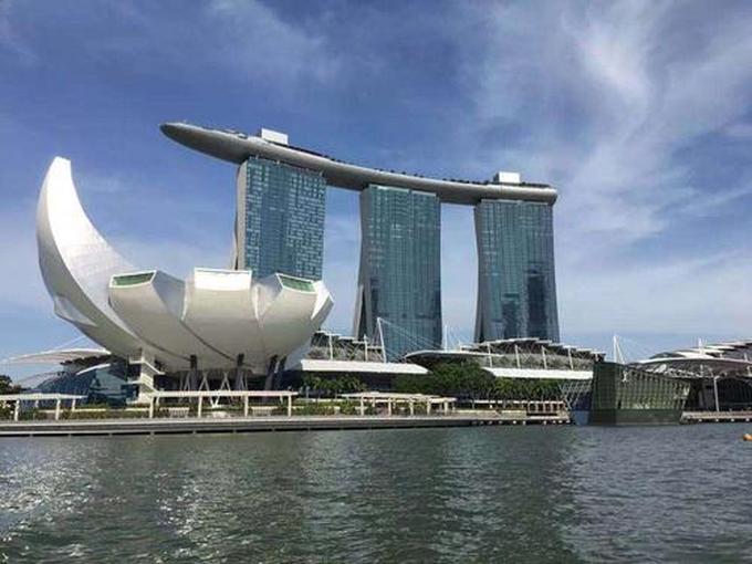新加坡帆船酒店,世界哪家酒店楼顶像停着一艘船